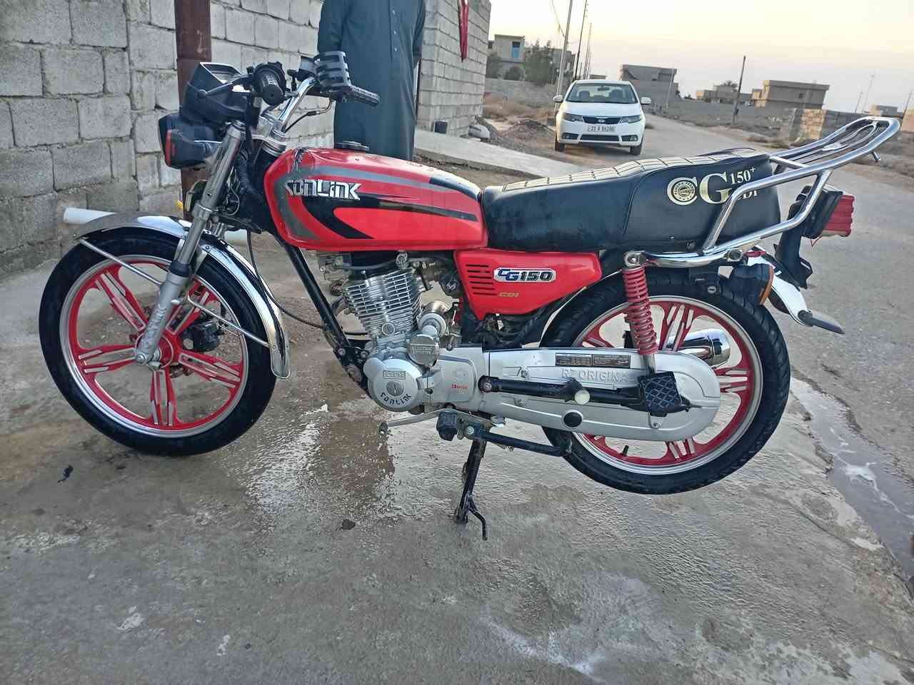 دراجه سيفان ختم سولنك (موديل 2022 محرك بلادي ما مفتوح)(تشغيل نكره سلف وهندر وكهربائيات شغاله)(أوراق اصوليه كرتونيه كامله) السعر (425)وبيها مجال حك الجيه لاتصال *********** خاص ما جاوب الشراي يتصل السكن ديالى ( ناحيه كنعان)
