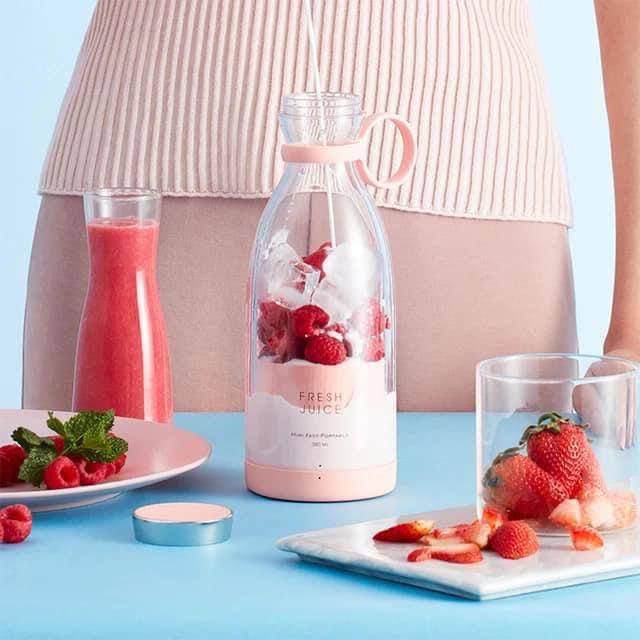 بلندر الاصلي من شركة fresh juice ♥️ الخلاط رقم #1 مبيعاً في العالم

لإصحاب الذوق الرفيع والمميزين
تاخذه وياك وين ما تروح وتسوي المشروب الي يعجبك

تتمرن وتروح للجم اخلط مشروب البروتين الي تحبة
يعني خلاط مناسب للكل 

مميزاته:
1-خفيف الوزن وسهل الحمل
2-سهل التنظيف
3-يعمل عن طريق شحن
4-ياتي مع شاحن لاسلكي سريع جداً
5-شفرات حادة وسريعة جدا لخلط جميع انواع المشروبات وحتى الثلج
6-حجمة ٣٥٠ ملم

متوفر باللونين وردي💖 ابيض🤍
السعر 
🚘 يوجد خدمة توصيل لجميع محافظات العراق


**إذا كنت صاحب هذا الإعلان وتريد حذفه لأي سبب، رجاءا أرسل رسالة إلى الدعم الفني**