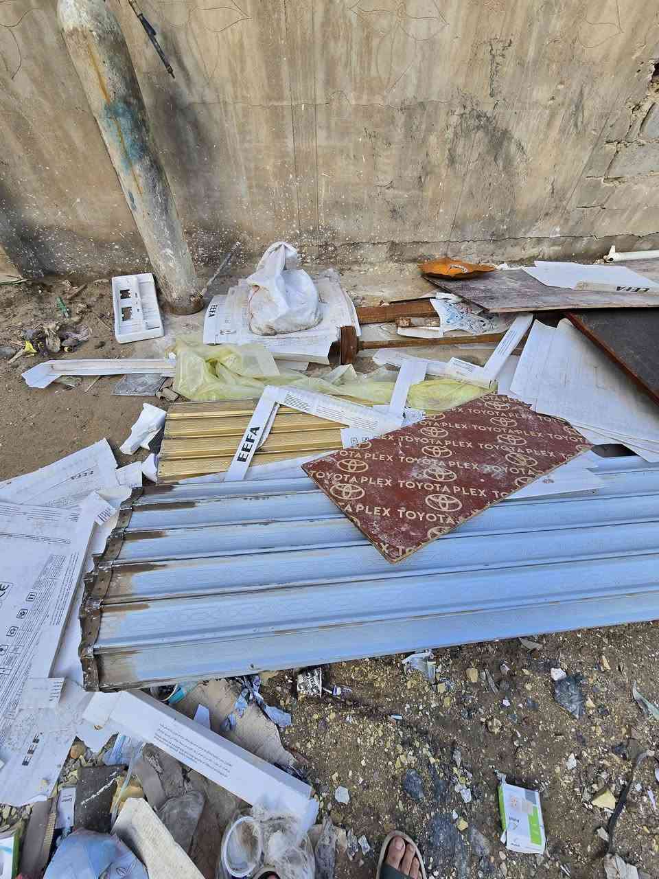 غراض للبيع
because نضيف ٣ متر
سندويش مثل ما موضح بصوره
كبنك جديد شديته قبل ٥ اشهر شغال شرط الفحص 
بليت حديد 
***********
