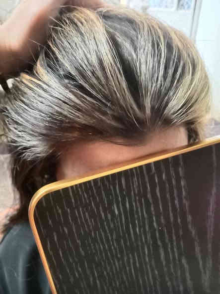 حسب الطلب الف عافيه ميش وصبغ وحفافه ٢٥ الف عافيه ميش كب كامل ب١٥ صبغ الشعر ب١٥ حفافه وجه كامل تنضيف بشره ب5 ميش نص كب ب١٠ 🧿 ***********
