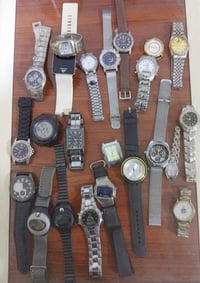 ساعات باله رجالي ياباني بيهن قطعتين سيكو الكتروني وقطعه سواج ولباقي حد...