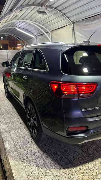 سورنتو Ex موديل 2020 فول
المحرك  6 سلندر 3300
4 انظمة قيادة 
7 مقاعد 
داخل جلد اسود 
كراسي كهرباء 
كراسي تدفئه 
ستيرن تدفئه 
بانواما 
بصمه تشغيل 
بصمه ابواب 
شاشه وكاميرا 
حساسات خلفيه 
باب خلفي كهرباء 
تحكم ستيرن جهتين 
اوامر صوتية بلوتوث 
•كرسي كهرباء
•مقاعد جلد
•بصمة تشغيل
•بصمة أبواب
• جنطه بصمه ذكيه كهرباء تفتح عند الاقتراب
•حساسات خلفيه
•هاندبريك بصمه
•بريك خلفي اوتو ستوب عند الاقتراب 
•شاشة عرض كبيرة لمس مع خرائط و Navigation
• تحكم ستيرن أربع جهات
•نظام AUTO HOLD 
•نظام اوتو ستوب عند الاقتراب من الاشخاص والمركبات (عند الحوادث).
•كاميرة دوارة
•تحديد مسار.
•اشاير بالمري الجانبية.
•رادارات أمامية وخلفية وجانبية ونقطة عمياء.
• نظام ترحيب عند الاقتراب.
•حساسات.
•3 قطع تبريد.
•7 راكب.
•كير 8 نمر.
•جميع زجاج النوافذ اوتو

ماشية 58 الف مايل
تبديل بابين عكس السايق 
البابين الي تم تبديلها صبغها جارد شوية
صور الحادث موجودة راسلني ادزلكياها
شاصي مكفول لغد مكفول 

السعر 210 ورقه 

مكان السياره بغداد اليرموك 

للاستفسار الاتصال. 
***********
