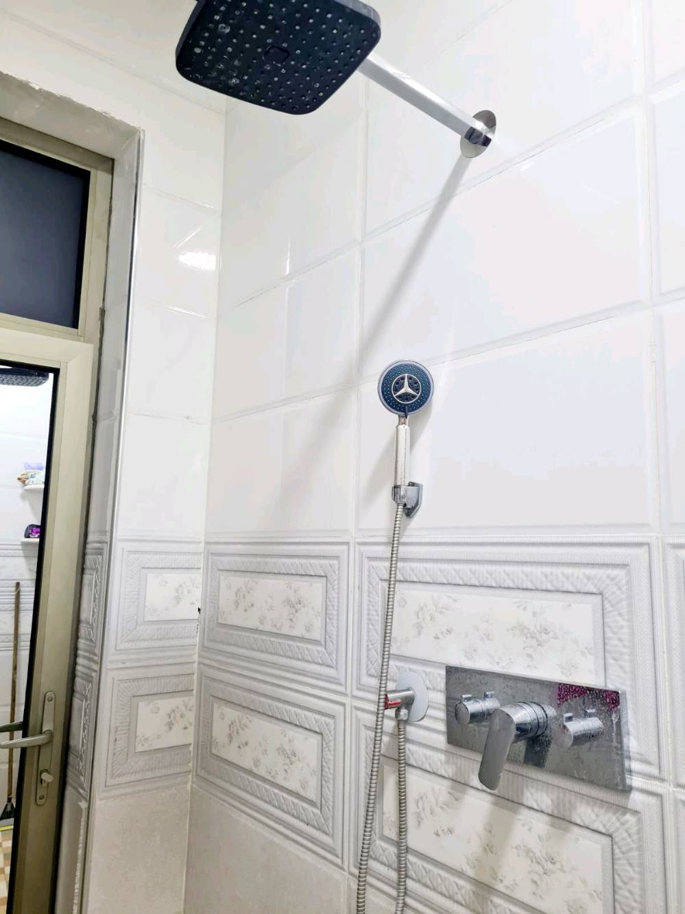 المحمودية حي 18الجديد بناء درجة أولى \24\
📃سند طابو صرف نقص واجهة فقط
🏠-بيت للبيع قرب قاعة
 🕍الحسين والعباس شارع 40🚘
➖مساحة 125M طابقين 
يتكون⤵️ طابقين 
طابق1
➖1غرف نوم 🛏
➖استقبال-صاله-مطبخ🛒
-مجموعه صحيات-🚽
تكدر سوي مشتملات 2 
بيت جبير ماشاءالله 

طابق 2
2غرفة نوم صالة مفتوحه
جبيرة
 صحيات 
بيتونة سطحين 
📞للتواصل
***********
***********
مطلوب الإسكان