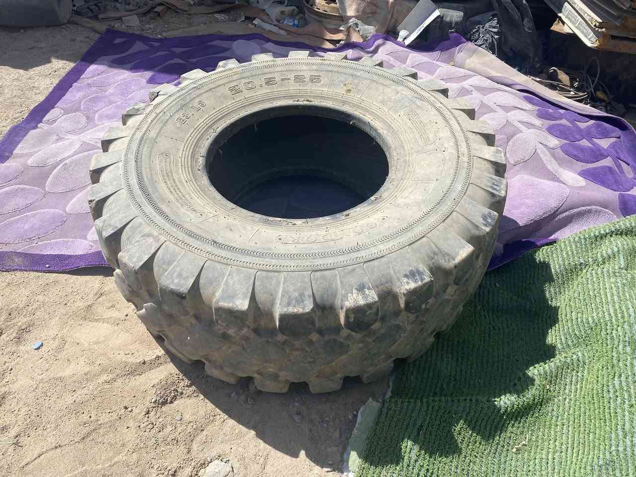 السلام عليكم تاير للبيع حجم  25_20.5 

البصرة ***********
