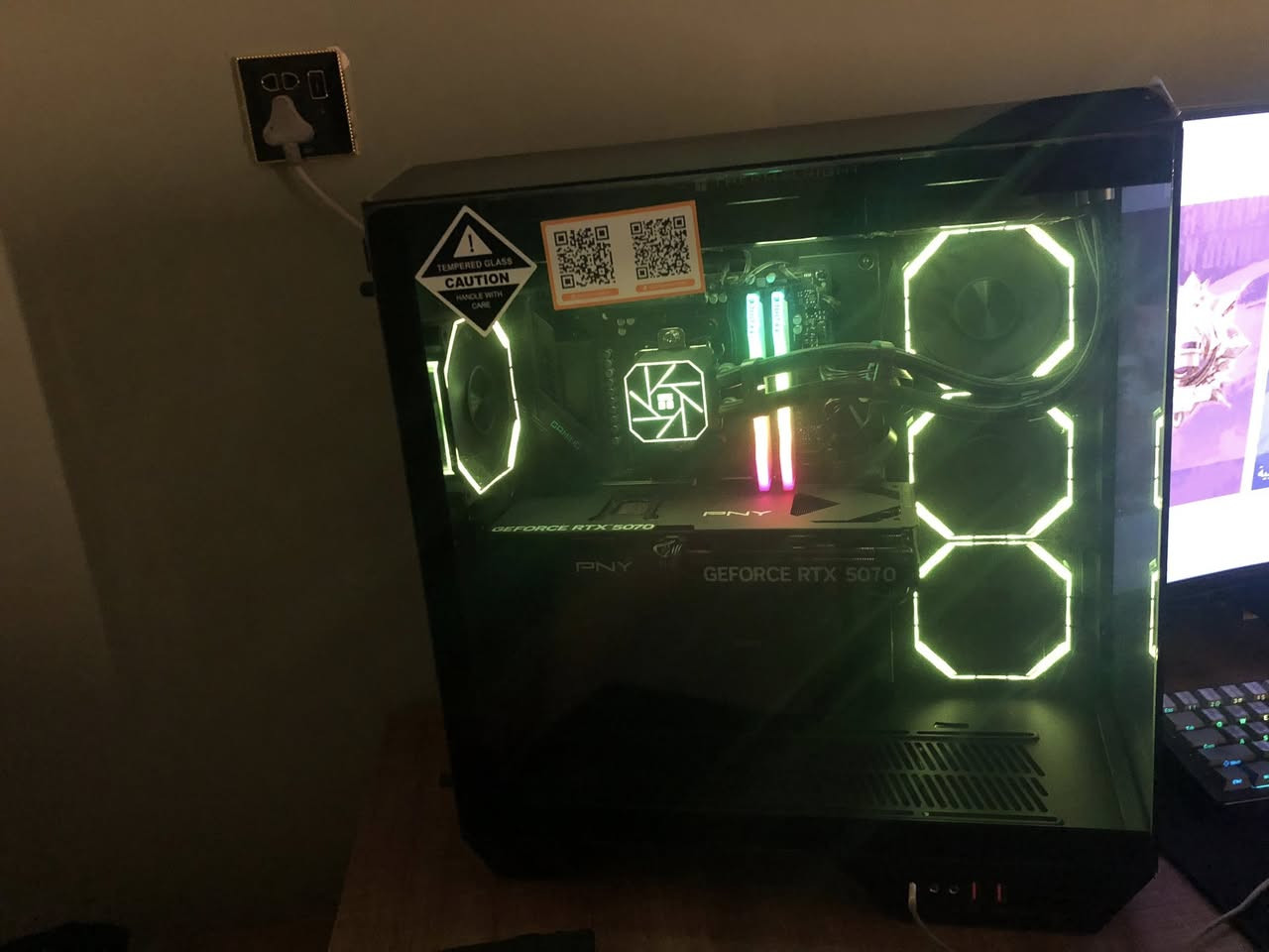 السلام عليكم                               سيت اب كامل للبيع
كل القطع داخل الضمان بعدهن 
شهر /10/2025
يو بي اس داخل الضمان 1Kرايزنك 
سماعه كورسر ماوس اتاك شارك كيبورد ميكانيكي حجم 60 السيت اب كمل بملحقاته السعر خاص 
***********بغداد مدينت الصدر
