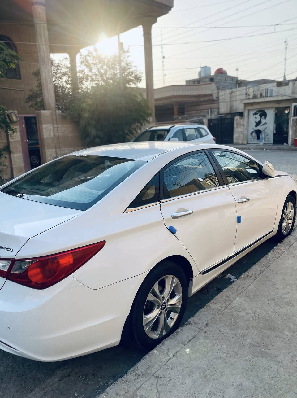 سوناتا 2013  مواصفات شركة عامة :
شفتات سرعة ، تحكم انظمة قيادة ، كروز سرعة ،
كامرة خلفية
تبريد قطعتين 
رقم بغداد دولي جديد تحويل ثاني يوم  مكفولة من الصبغ عدا نص باب خلفي ..
سيارة جاهزه خير من الله گير مكينه صدر 
السيارة رايدها ب 135 ورقه وبيها مجال بسيط ..
مكان السياره قضاء بلد 
للاتصال : ***********
