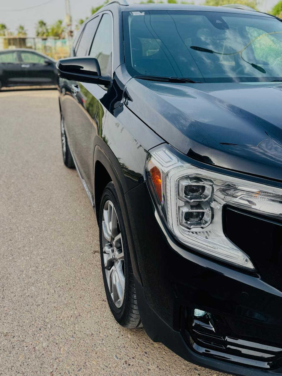 جي أم سي تيران دينالي 2024

2024 GMC Terrain, Awd Denali

#بيع_فقط

حره تترقم جميع المحافظات, مكانها العماره

المواصفات, فول الفول :

المحرك: 1.5 لتر تيربو 4 سلندر

القوة: 175 حصان

العزم: 275 نيوتن متر (203 lb-ft)

ناقل الحركة: أوتوماتيك 9 سرعات

نظام الدفع: AWD دفع رباعي ذكي

التسارع 0-100 تقريباً: 8.9 ثواني

التجهيزات الخارجية :

إطارات ألمنيوم 19 إنج Denali

LED أمامي وخلفي كامل

كروم خارجي Denali

مرايا كهربائية مع تسخين

باب خلفي كهربائي Hands-Free

فتحة سقف بانوراما

حساسات أمامية وخلفية

كاميرا خلفية HD

المواصفات الداخلية الفخمة :

مقاعد جلد مثقبة

تبريد وتسخين للمقاعد الأمامية

تحكم كهربائي بالمقاعد

ذاكرة حفظ لوضعية السائق

مقود جلد مدفأ

ديكور Denali فاخر

إضاءة داخلية Ambient

أنظمة الأمان :

رادار أمامي

تحذير اصطدام أمامي

فرملة طوارئ أوتوماتيكية

المحافظة على المسار

Blind Spot

Rear Cross Traffic Alert

Adaptive Cruise Control

كاميرات وحساسات متعددة

مميزات معروفة بالسيارة :

راحة ممتازة بالعزل والسياقة

شكل خارجي فخم

صرفية جيدة بالنسبة لـ SUV

نظام تعليق Denali أنعم من الفئات الأقل

مناسبة للمدينة والسفر

ماشية 11 الف

السعر 167$ وبيها مجال, مكانها العماره

للإستفسار الأتصال على الرقم ***********
