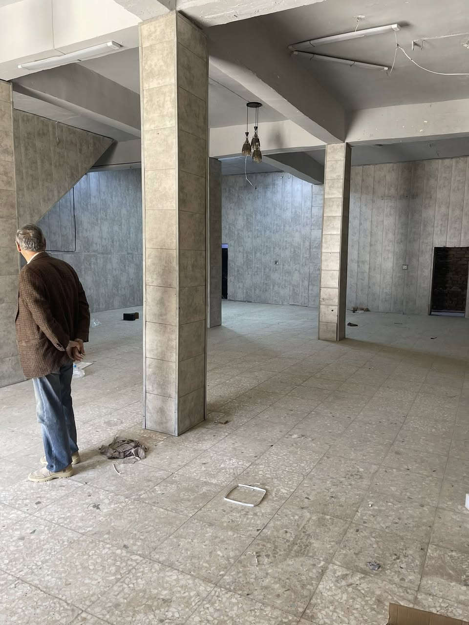 سلام عليكم يتوفر معرض كبير طابق ارضي واجهه 10نرال 15الشعب شارع عدن قرب تقاطع سوق شلال /مكتب الوليد ***********ابو علي
