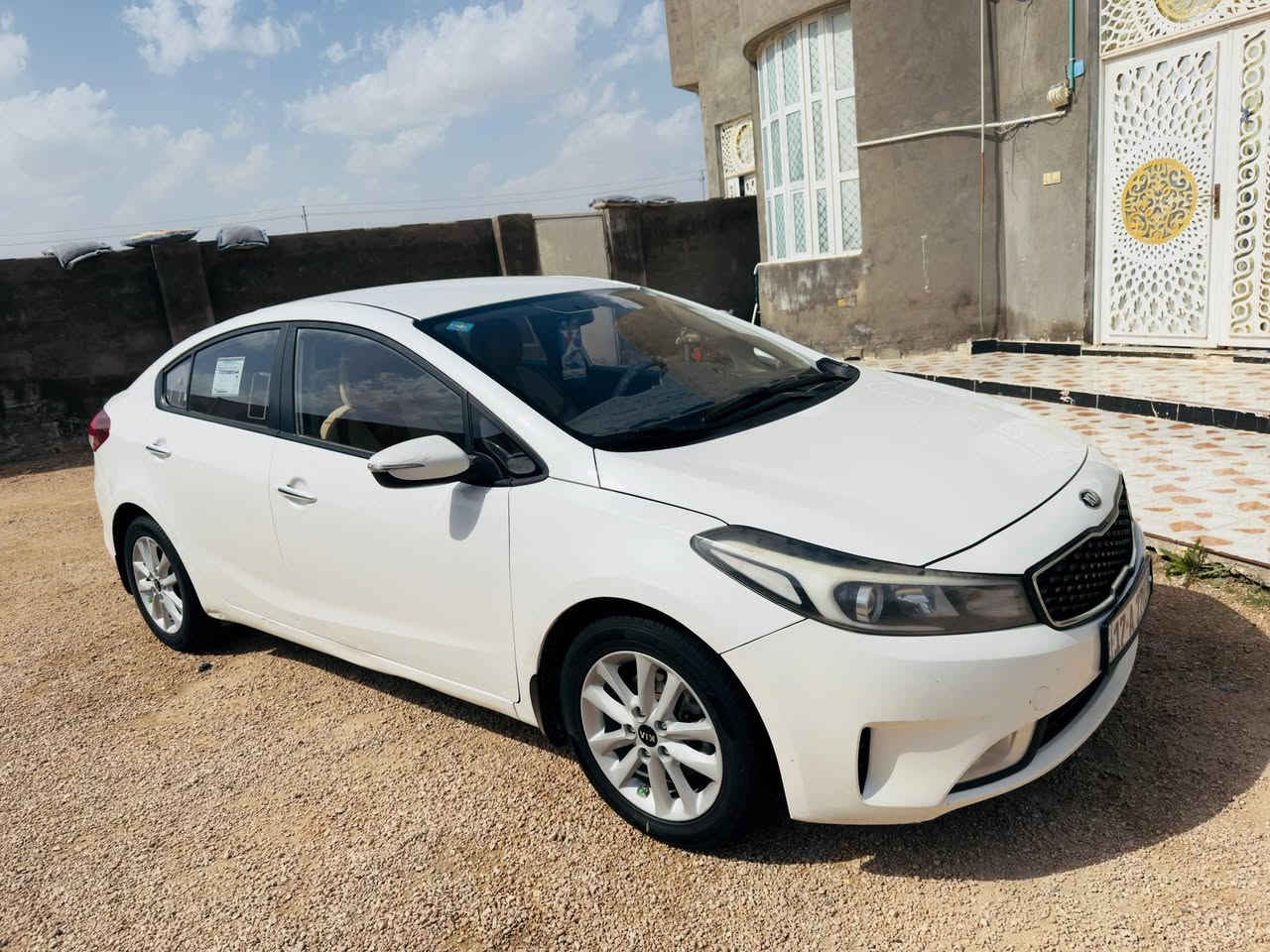 سلام عليكم سيراتو للبيع 2017 رقم مثنى دولي هزه وسنويه جديده  خليجي مكفوله من الفتح وتبديل والصبغ والمعجون فقط مكانات بارد بسيط سياره جاهزه من جميع النواحي ماشيه 188 الف حقيقي محرك وكير شرط  وحداديه جديده  دواخل نضيف كلش سياره وتبريد ثلج تخم تاير جديده    جديده سياره احله من صور
السياره استخدام شخصي
مواصفات سياره

مري شفط
تحكم ستيرن جهتين
ويل كب خمس
داخل لونين
لون ابيض صدفي
حساسات
كامره
شاشه
ريموت
بلاجكتور
محرك 1600 دوش المرغوب
 يدات ستيل

سعره سياره 139  وبيه مجال بسيط    ال شراي مكان سماوه اي استفسار اتصال *********** المو شراي لا يكسر بحلال العالم.
