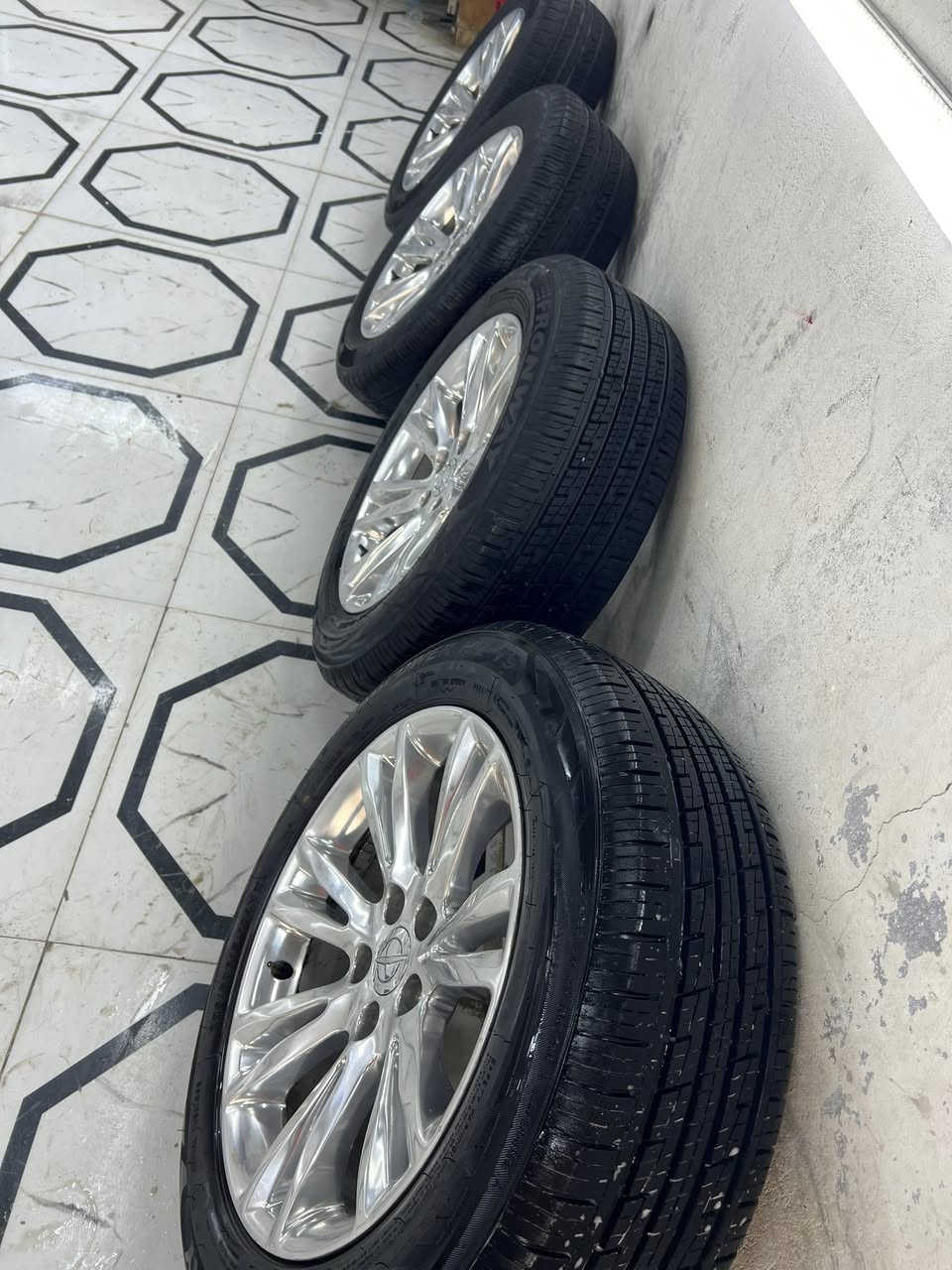 ويل مكسيكي اصلي شرط18 
جديد كلش شرط زيرو هو وتخم تاير 
مكفول من كلشي لا زلوغ ولا تصليح ولا عواج ولا اي شي 
جديد كلش كلش
لبيع او مراوس بويل 20 موزه فقط 
سعر 8$  مكاني البصره القرنه 
***********
