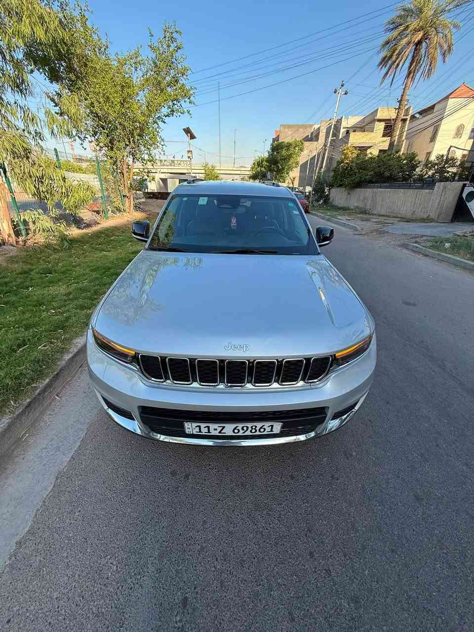 .
السلام عليكم 
جيب كراند شيروكي ٢٠٢٣ L
مكينة 6 سلندر 3600
بدون حادث بدون ايرباك بيها سرقة بابين جهة اليمين 
و راجعات نفس اللون بدون قطرة صبغ بدون ايرباك بجم كبس و السيارة مغلفة ppf يم مركز منتظر الاسدي ضمان ١٠ سنوات فئتها لمتدد فول قمارة حديد 
المواصفات 
لد نهاري 
بصمة دخول ذكي 
مري كهرباء + اشاير بالمري 
رادار جانبي نقطة عمياء + هيتر بالمري 
ويل كب ١٨ 
حساس خلفي 
تحكم ستيرن 
رادار تحديد مسار 
شفتات ستيرن 
مراية اوتو دم 
مقاعد جلد + كهرباء + خزن ميموري 
٣ قطع تبريد 
تدفئة مقاعد + تدفئة ستيرن 
شاشة كبيرة 
كامرة خلفية دوارة 
كير ماوس ٨ نمر 
هاند بريك كهرباء 
اوتو هولد 
درايف مود 
مقاعد خلفية ملكي منفصل 
منافذ شحن tip c + usb
جنطة كهرباء 
وباقي المواصفات المعروفه 
السيارة جديدة ماشية ٧٥ الف كيلو 
صدر كير مكينة كهربائيات تبريد كله كفالة شرط الفحص 
السيارة بأسمي تحويل ثاني يوم 
مكانها الكرادة بارك السعدون 
السعر 285 و بيها مجال 
***********
