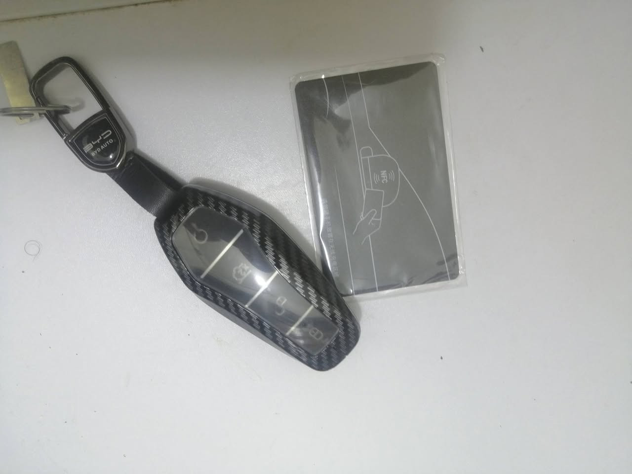 سلام عليكم عندي سيل ٥ زيرو سياره مصروف عليها ورقم بغداد باسمي حوضيات اصليها كامله حته الصندوق وجنطه السلامه وغلاف البصمه كل غراضها كامله ماشيه ١٨٦  HEVو ٥٠٠EV السياره مفحوصه سونر للتاكيد حته رصعه ما بيها السعر ١٩ مليون فقل الرقم ***********
