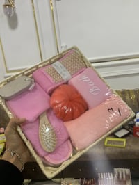 لبيع غراض كوزمتك كاملة جميع مكياج وكس اسوارات وجنط وشامبوات ومرطبات اص...