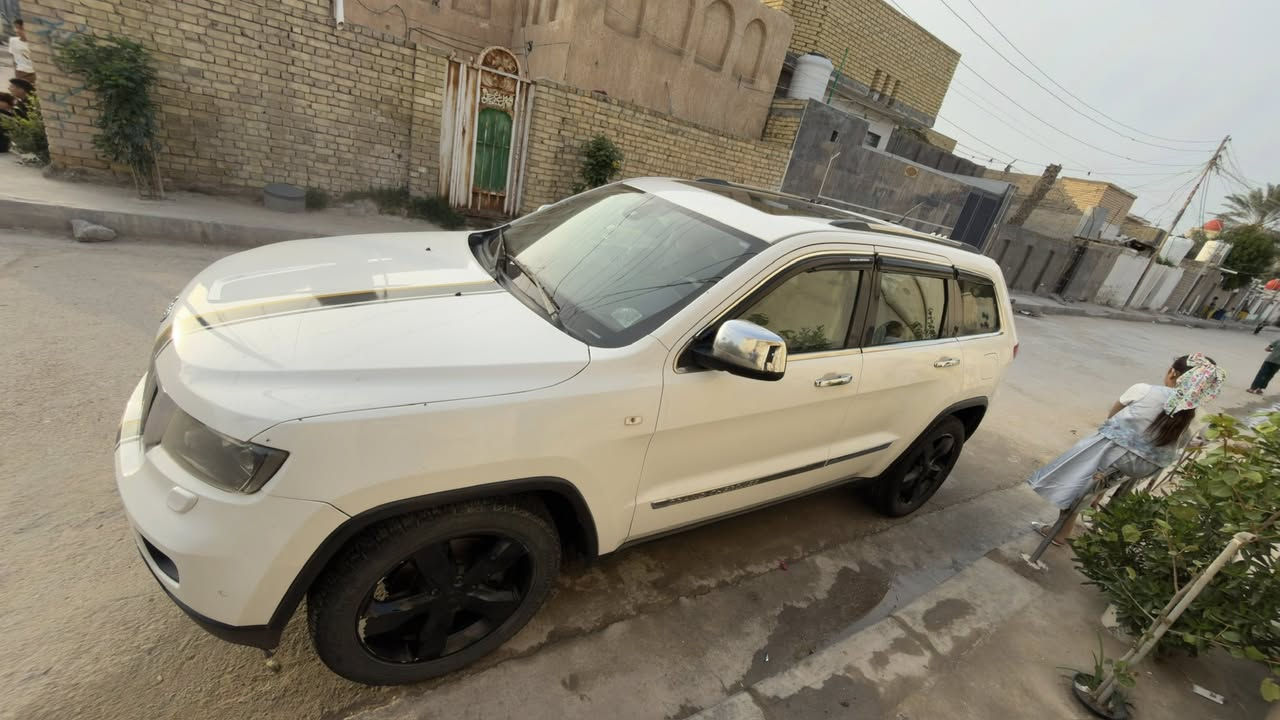 سلام عليكم اخوان جيب كراند شيروكي  مديل 2013 خليجي
سياره فول مواصفات الفئه لمتدد مكينه 3600 سعر لسياره 195 وبيه مجال للشراي 
الاستفسار فقط واتساب او اتصال على الخط ***********
