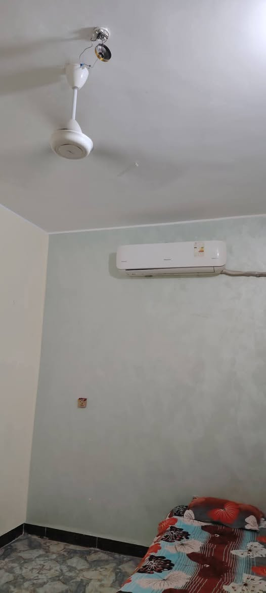 بيع مستعجل
تم تنزيل سعر البيت
بلاش 

بيت ١٠٠م امامي طابقين بناء حديث

سعر ١٤٧ بيه مجال قليل

يقع في حي العسكري

قرب مول صافي

داخل فرع عرض ٨م.

يحتوي طابق الأول على غرفه وصاله ومطبخ وصحيات داخليه وخارجيه واستقبال.

طابق ثاني غرفتين وصاله وصحيات

موبايل للاستفسار ***********
