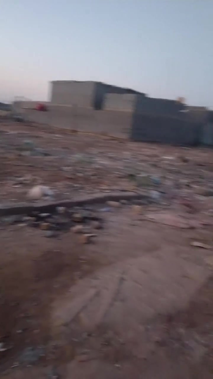 يوجد لدينا قطعه ارض للبيع عنوان بغداد مدينه صدر الحميديه شارع سيد عوده مساحه ١٠٠متر ***********
