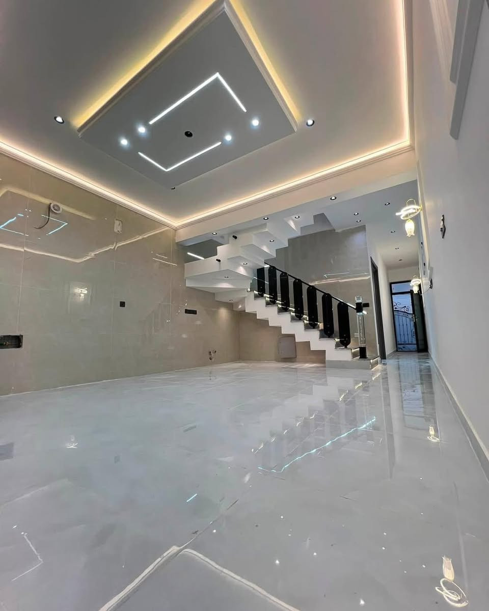 دار للبيع  طراز ملكي100 متر 🏠 
حي الجهاد مربع الامانه  🔑 

  شغل فول درجه اولى

📍مقابيل البيت سياج مدرسه عله طول الشارع 

         🫵🫵مواصفات الدار 👇👇

ارضيه بورسلين 80 في80 نانو بولش 

ديكورات صقوف صاله ومطبخ وغرفه نوم 🛌 

نضام درج بيانو 🎹 أناره 

محجر الدرج زجاج مسكرت 10 ملم 

باب قاصه بلازمه 

نضام حاكيه شاشه صوره وصوت 

جداران مطبخ وحمامات بورسلين هندي تصفير 

مدخلين ثلاث نوم 🛌 

اثنين حمام 🛁 صاله مطبخ 

السعر والاستفسار الاتصال ***********📞📞🏠مكتب الشهم للعقار
