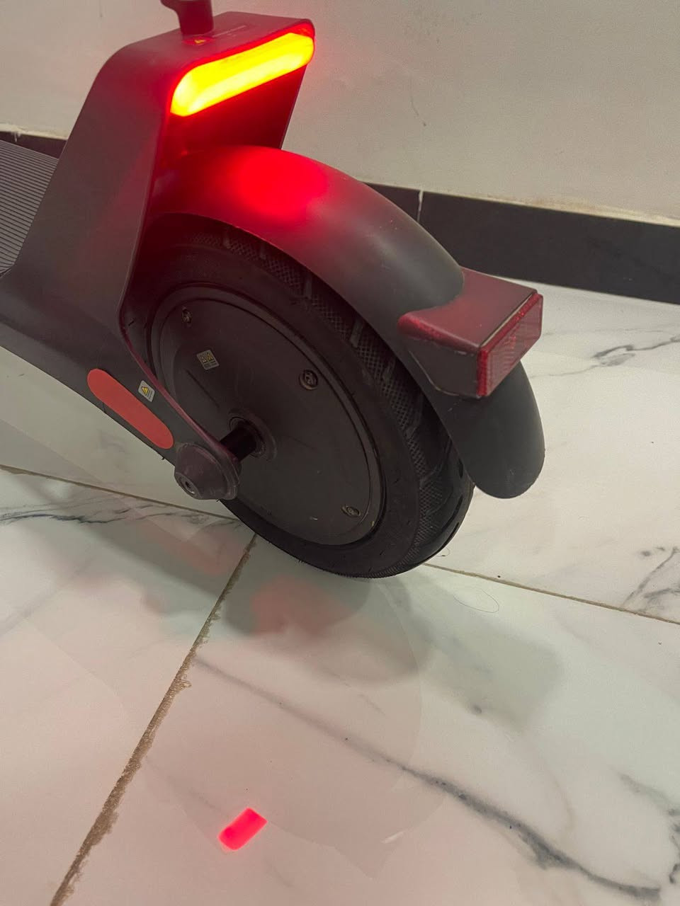 للبيع Xiaomi Electric Scooter 4 Lite

- استخدام شهر ونص فقط.
- السرعة القصوى: 25 كم/ساعة.
- مدى يصل إلى 25 كم بالشحنة.
- محرك 300 واط (600 واط ذروة).
- قابل للطي وسهل بالحمل.
- الكارتون الأصلي موجود.
- جميع الملحقات موجودة ما عدا الشاحن.
- نظيف وحالته ممتازة وجاهز للاستخدام.
- بطاريه ليثيوم اصليه
ملاحظه// السكوتر ما داخل صيانه ابدا و الك حق الفحص وين ما تريد بس شاحنه ما وياه بس اذا عندك شاحنه شغل واطلع
السعر: 200 الف دينار قفل (غير قابل للتفاوض).

للاستفسار مراسلة خاص او واتساب على ***********
