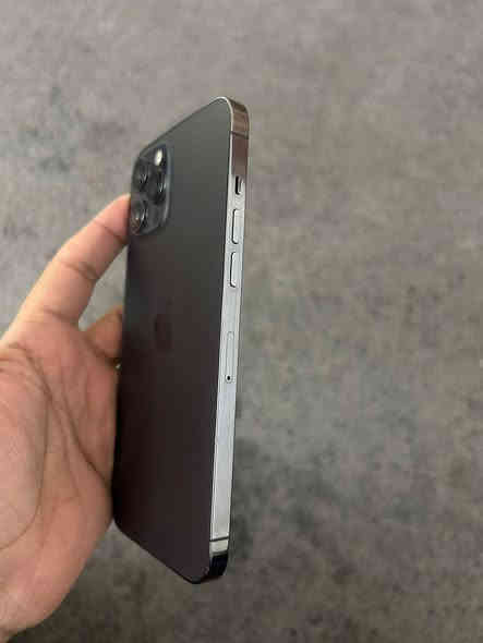 السلام عليكم عندي ايفون 12 برو ماكس ذاكرة 128 الجهاز بلادي امانت الله بعدة ع وضعة اخذتة من الصدرين 1500 وصل شراء موجود والكارتونة. 

❗️بي خلل بسيط  شاشة تعلگ بس ما مبينه اثناء الاستخدام نادراً تعليك بسيط 
سعرة 400 مكاني بغداد الشعب او ام الكبر  ***********
