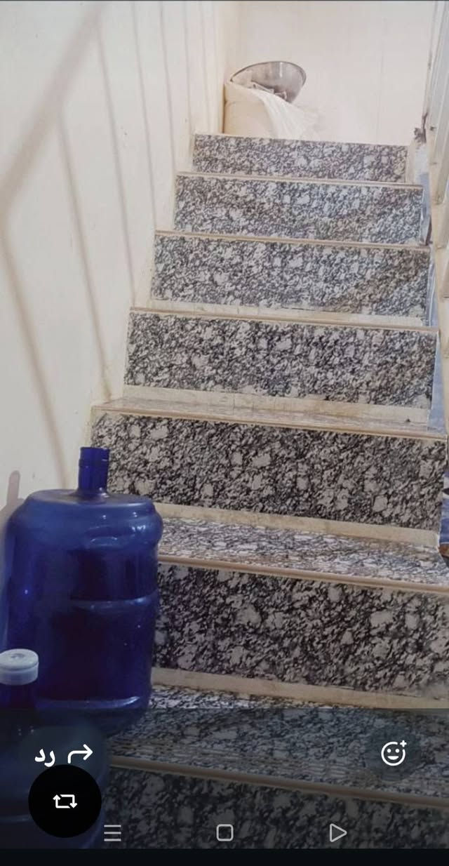 سلام عليكم 
بيت50م للبيع السعر( 55) زراعي حي الجهاد ديوان الاصيل واجهة 5م نزال10 طابقين 3نوم حمام ومطبخ فرفوري صاله جاهز للسكن ***********
