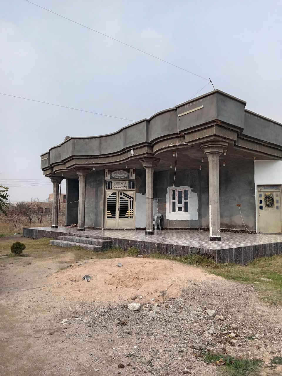 #السلام #عليكم #البيت #معروض #لبييع 
البيت يتكون من غرفتين +هول +ستقبال +ديوان وكلدور +مطبخ  ستقبال وديوان وكلدور سيراميك حمامات خارج سيراميك  الباقي صب ناعم 
المساحه 1800 يعني اقل دونم بضهر البيت خان +مخزن واضح بصور  
#الموقع #الجزيره #قريه #المراسمه 
أللاستفسار (***********)   (***********)
