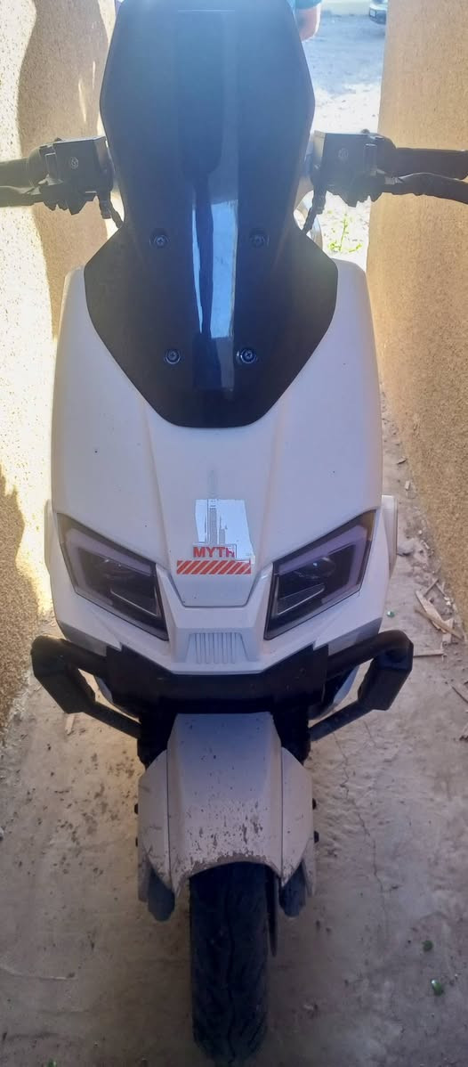 سلام عليكم حبايب كلبي هاي دراجه البيع جديده جديده صار شهر ونص من شتريتهه بيهه كسر صفير بل جاملغ مكانهه زعفرانيه السعر 900وبيهه مجال خواتهه مليون 100شراي يتصل واني خادم لان صار عندي ضرف وريد بيعهه ***********
