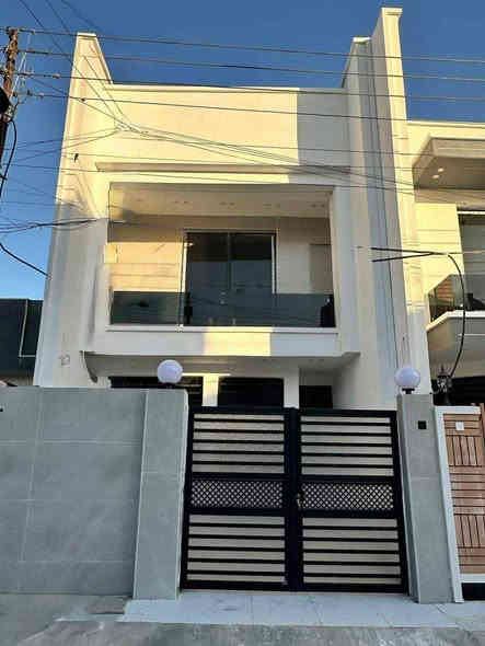 تتوفر عروض في منطقة الدوره ابو دشير 

4 دور للبيع اثنين منهم المساحة 50

و واحد بيهم المساحه 100 متر طابو صرف 

درجه أولى زيرو تسليم مفتاح 🔑 

والدار الرابع المساحه 110 

للاستفسار والطلب الاتصال ع الخاص 

كل دار 🏠 يتكون من استقبال + مطبخ + 3غرف نوم مع خدمات في الطابقين 

***********
