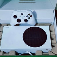 شلونكم شباب جهاز اكس بوكس   سيريس إس وياه كارتونة يشبة جديد لامفتوح ول...