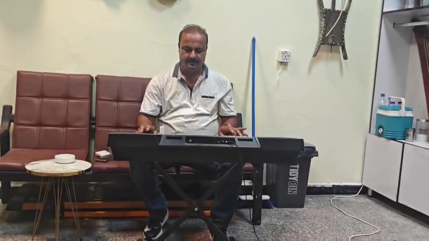 السلام عليكم اورك دو رمي بسعر مناسب 185الف مؤسية انغام الموسيقى بغداد البلديات شارع المصرف ***********
