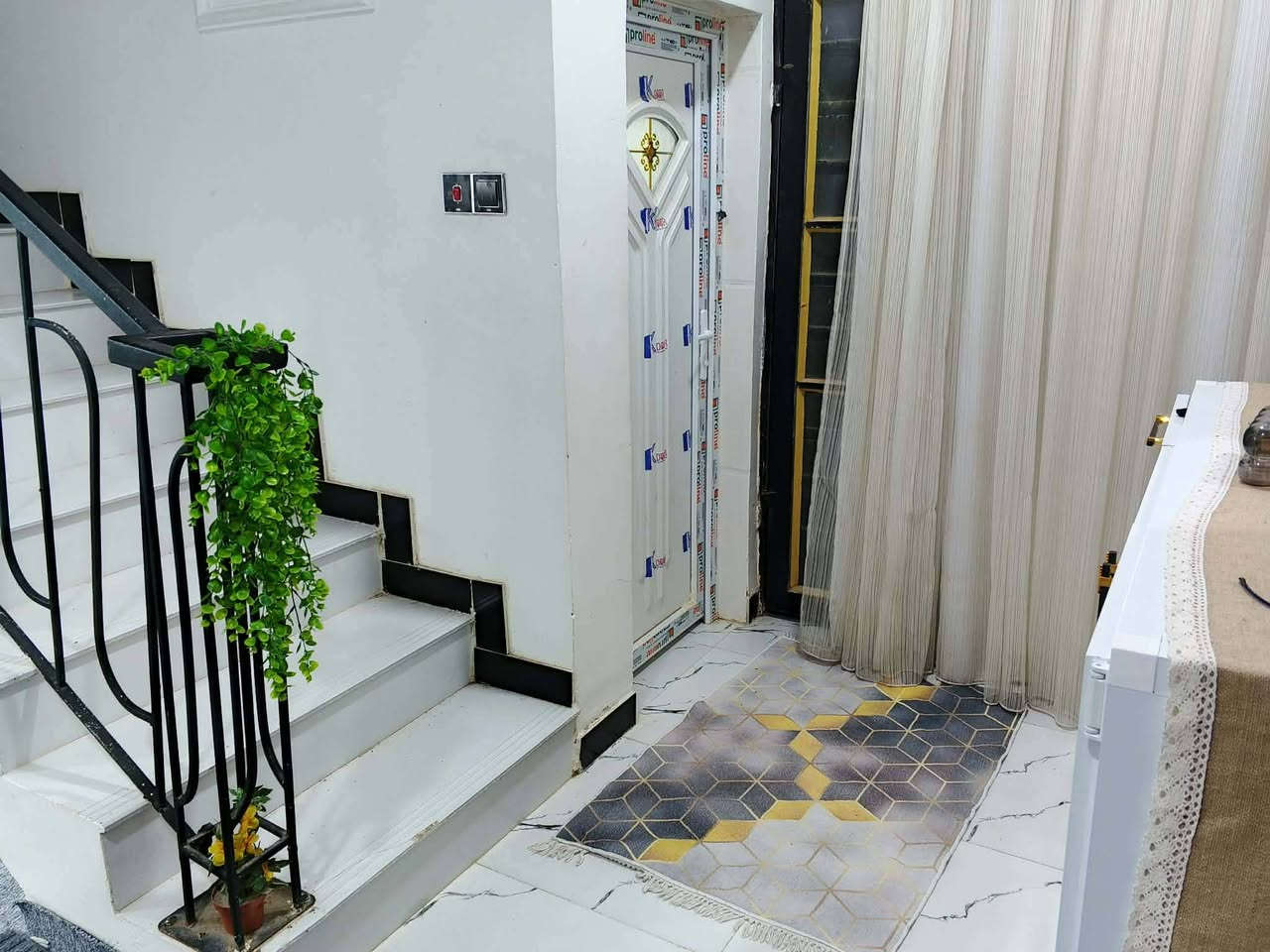 للبيع
مشتمل طابقين100م( مربع) ركن عل شارعين(بلخضراء الجديدة)زراعي مقابيل المعارض بلتحديد معرض المياحي كامل القاطين 3غرف نوم استقبال مطبخ صحيات بناء حديث سنه 2025
خدمات كامله(ماء+مجاري +كهرباء) بلباب.السعر قفل 85مليون.. للاستفسار رقم صاحب الدار ‏‪***********‬‏
