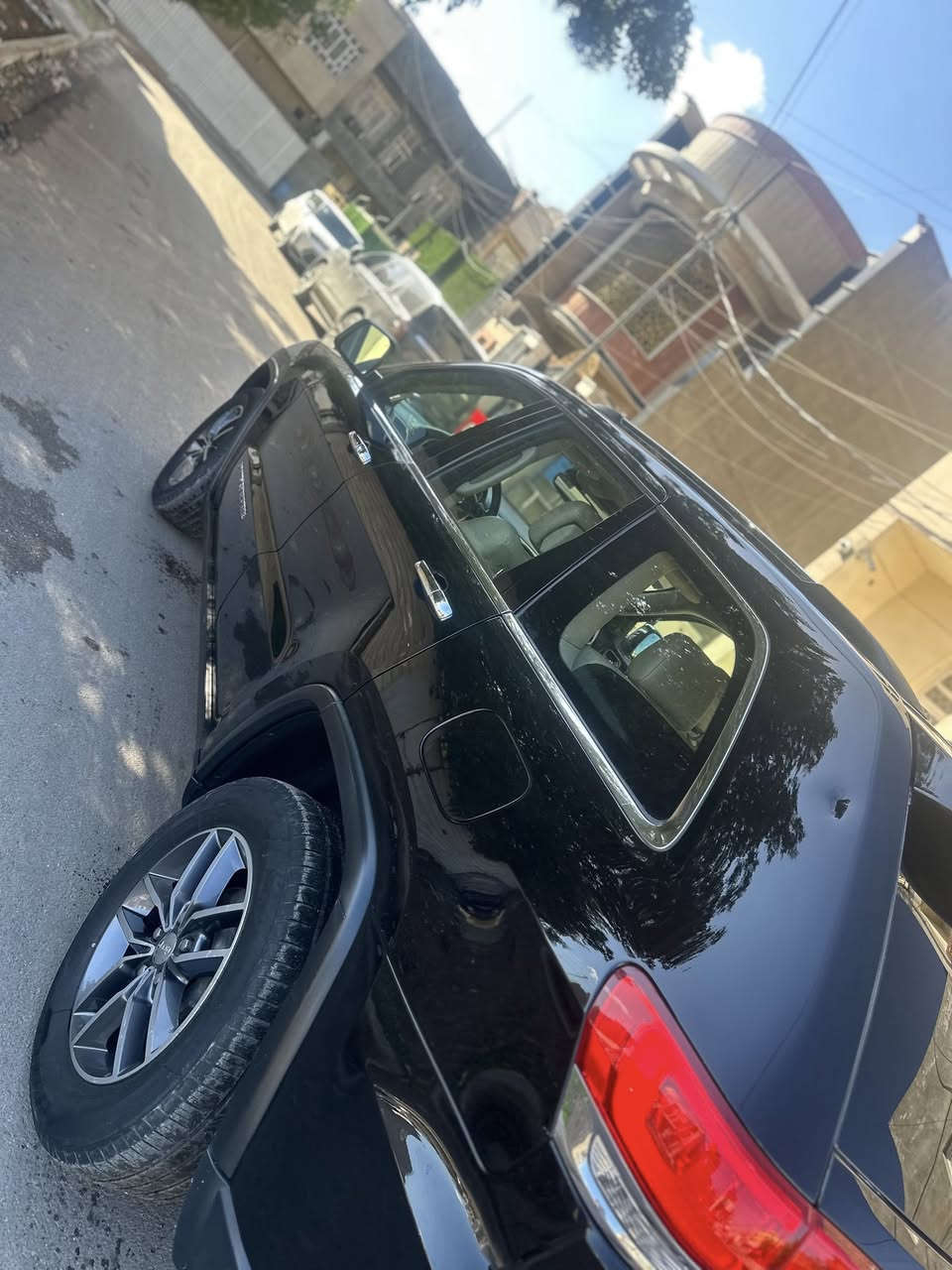 السلام عليكم جيب كراند شيروكي
2017 ليمتد فول 1/1 

رقم السيارة : بغداد رقم الجديد باسمي تحويل ثاني يوم هزه وكلشي جديد

السياره كلين تايتل كفاله حته الدعاميات

عداد المسافة : 100 الف 

____________________________

1-حجم المحرك 6 3600 بانزين عادي بساتم 14 ببسب الدوانز الافضل للجناي 

3-بصمة ابواب و بصمة تشغيل و تشغيل عن بعد 

4-لايتات زينون عالي ناصي  

6-فتحة سقف بانوراما 

7-مقابض الابواب نيكل  

8-اشارات في المرايا الجانبية

9-رادار جانبي

10-حساسات امامية خلفية اصل 

11-قبق جنطة كهرباء شفط  

12-مري قلاب للرجوع الى الخلف مع 

تعتيم للضوء العالي 

13- غرفة السيارة جلد بيجي

14-ذاكرة خزن ميموري لمقعد السائق

15-ستيرن كهربائي الحركة

16-تحكم ستيرن جهتين متكامل

18-شفتات ستيرن للتحكم بالكير العادي

19-المقاعد الامامية تبريد و تدفئة

21- داخل بيجي

22-اصطفاف تلقائي للمركبة ( اوتو بارك ) 

23-تحديد مسار

 السعر // 225

 السياره كلين كلين تايتل كفاله حته الدعاميات جديده بعده  

العنوان: بغداد الرصافه 

الاسفسار // ***********
