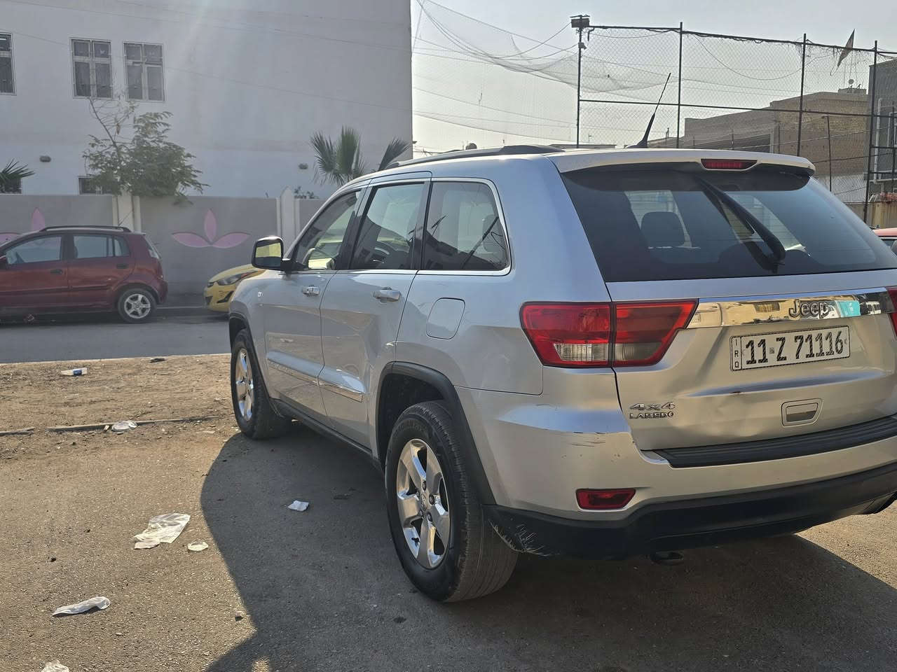 السلام عليكم من رخصة الادمن لبيع جيب 2011خليجي محرك 6سلندر موصفات فور ويل كشنين كهرباء بصمة لباقي موصفات لعاديه سياره بيه صبغ جاملغ وبنيد وشويه جاملغ ثانيه بدون حادث طخه خفيف بجاملغ وصار بيه توحيد لون مكفول شاصي لغد لباقي كوله مكفول بدون تبديل بدون ضربه كير محرك صدر خير من الله تخم تاير جديد سعره ب١٥٥ وبيه مجال مكان بغداد رقم ***********
