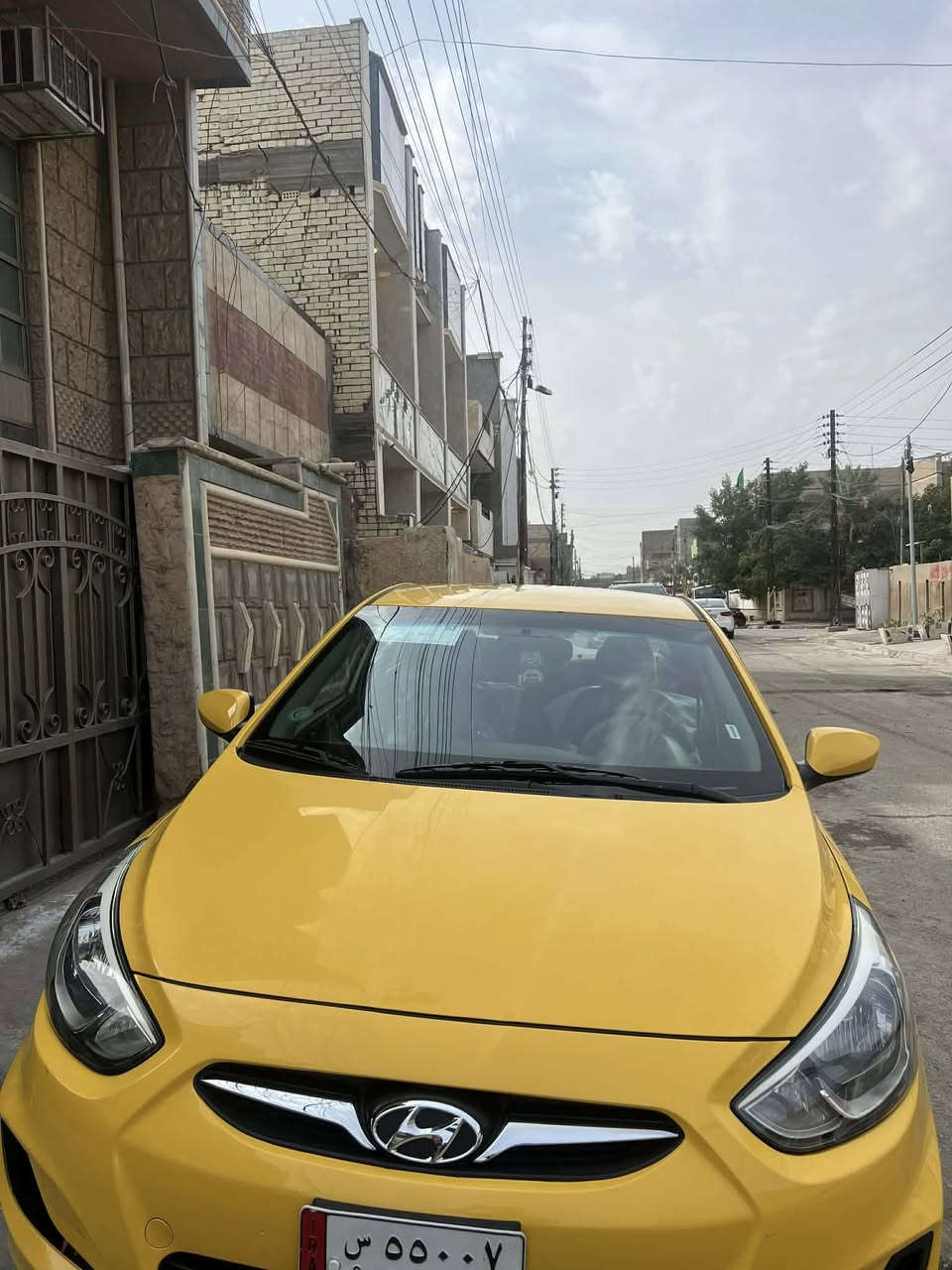 هونداي اكسنت ٢٠١٥ سياره جديده وكامله ع وضعهه سياره كفاله عامه  تخم تاير مكينه كير دوشمه كلشي بيهه جديد ماشيه ٩٨ رقم بغداد سنويه باسمي مصفره نقابه سياره كلشي بيه كامل وجديد***********
