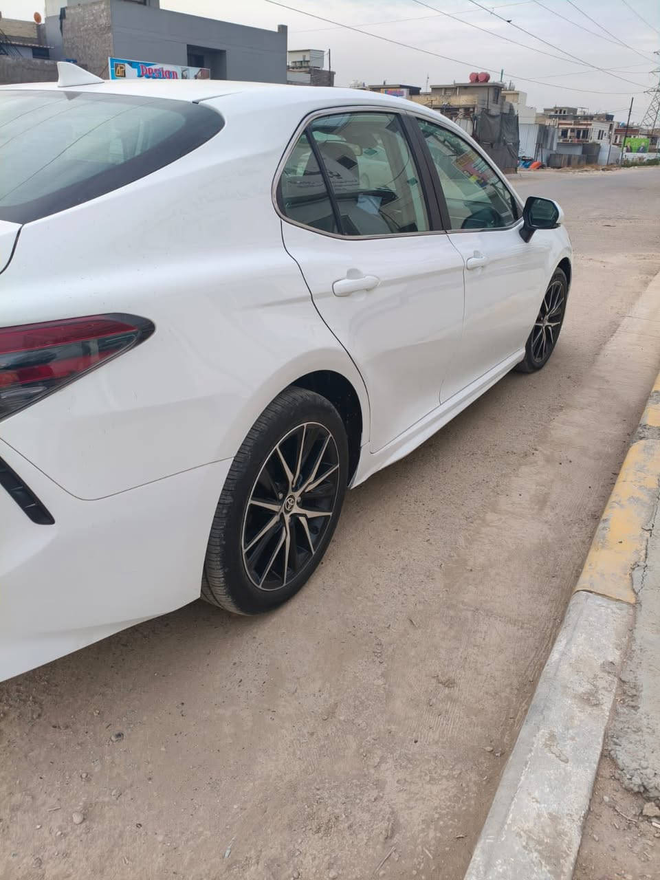 السلام وعليكم 

شباب توجد كامري 2023للبيع 

فئه SE
أمريكي الحادث موجود بالسونار 
ماشية 28الف 
رقم بغداد  مكان السيارة. بالمهدية الثانية 

السعر 225$

للاستفسار ***********
