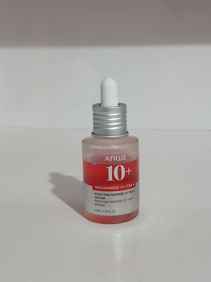 Anua Niacinamide 10% + TXA 4% Serum ❤️ 🥰
سيروم النياسيناميد الكوري مصمم خصيصاً لعلاج التصبغات والبقع الداكنة.يحتوي على تركيبة قوية من 10% نياسيناميد لتنظيم الدهون وتفتيح البشرة، و4% حمض الترانيكساميك لتقليل آثار حب الشباب والبقع الداكنة.قوامه مائي وخفيف الوزن، مما يجعله سريع الامتصاص وسهل الاستخدام في الروتين اليومي 🫶🏻💓
طريـقـة الاستخدام  :  يوضع على بشرة نظيفة تماماً بعد التونر وبعدة مرطب لحبس الرطوبة بعد ربع ساعة ونهاراً يجب استخدام واقي الشمس.


**إذا كنت صاحب هذا الإعلان وتريد حذفه لأي سبب، رجاءا أرسل رسالة إلى الدعم الفني**