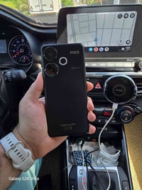 بوكو  f6   للبيع لون اسود ذاكرة٥١٢ تواصل فقط٠٧٧٤٩٩٤٧٠٢٢