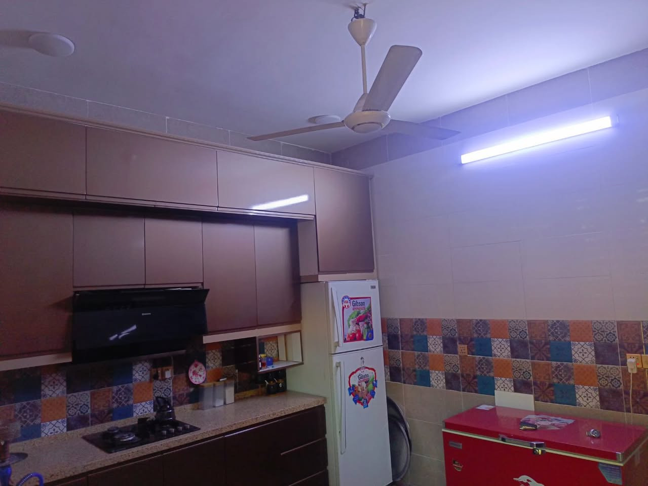 بيت للبيع بناء سنة 2023
🔴مساحه 100m وجه 10*10 مربع◾️ 
الموقع 📍ابو تشير  قرب افران الحجي او نهاية شارع الصيرفة 
يتكون من طابقين طابق لارضي اسقبال مطبخ غرفه حمام صحيات الطابق الثاني 3 غرف +حمام بلكونه ع طول البيت ركن واقع حال 106متر السعر 205 مليون مع الاسكان وقابل للتفاوض ومطلوب اسكان 63 مليون تفاصيل اكثر
***********
***********
