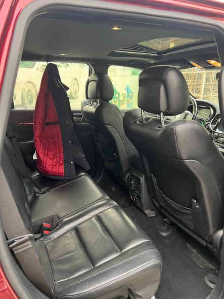 جيب 2021 ليمتد واحد عله واحد  
فتحه 
رادار بلمري 
جنطه كهرباء 
وهواي مواصفات بعد 
لون كرزي المرغوب رقم جديد لانكليزي  ماشيه ٤٩ ميل سياره مال بيت ادامه مسويلها من كلشي حته دهنها جديد
حادثها موضح بلصور وعلفحص
السعر 245 وبيها قليل مكاني بغداد رقمي هذا وخاص هم متواجد
***********
