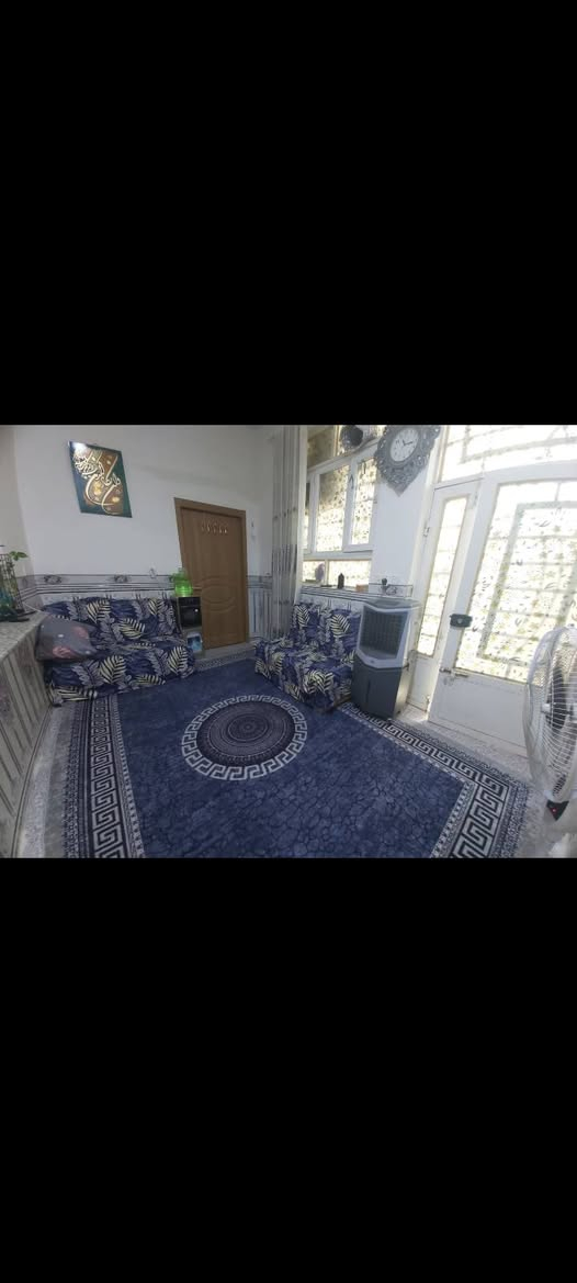 السلام عليكم 
دار للبيع  مساحة ٩٣ متر
العنوان كربلاء شارع سيدة زينب فرع اربع نهران مجاور فندق البارون 
 یبعد عن مرقد الامام العباس علیه سلام مسافة المشي ١٥٠٠متر 
 عرض الفرع ٦متر 
متكون من
استقبال 
مطبخ
صاله
غرفه
صحيات عدد٢
السعر١٧٥ وبي مجال
للاستفسار اتصل على *********** كربلاء, العراق
