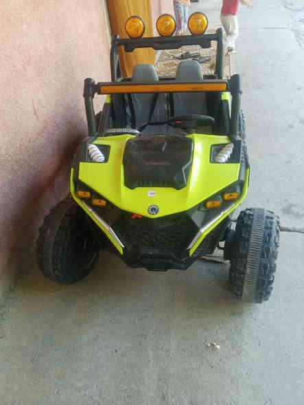 سياره للبيع الكهرباء وريمون جديده سبعه ايام من اشتريتها السعر 400 تواصل ***********
