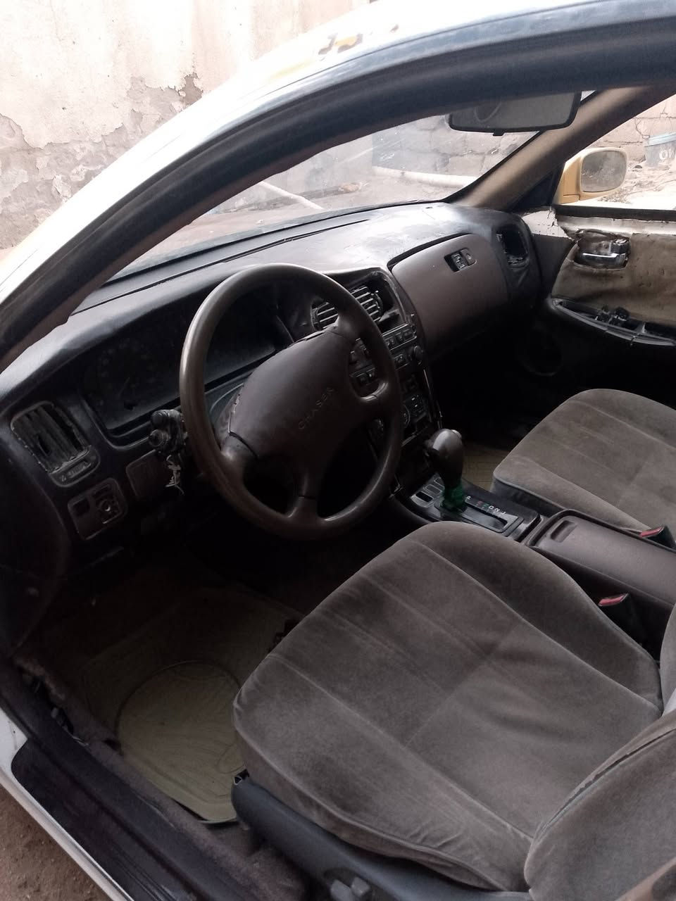 سيارة للبيع شيزر بالاصل لون ابيض محرك ونجي وكير خير من يم الله مكان سيارة خور الزبير سعر 25 وبيه مجال رقم الهاتف ***********
