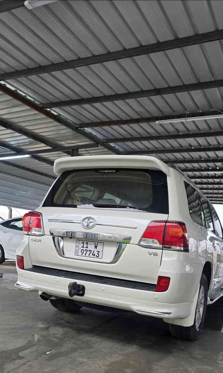 للبيع او المراوس حسب القناعة
لاندكروز 2015 بريم اصل 
بيه سونار بالمنشور 
ماشيه ١٢٠
Gxr v6
مكينة ستة سلندر
رقم بغداد الجديد سنوية وهزة جدد باسمي
فول مواصفات 1/1
كتلوكات شركة بيها 
سبير وعدة مال شركة 
مكينة كير حداديه  باتري كهربائيات كلهن جدد 
كفاله عامة من كلشي 
المواصفات:-
سلايد فتحة
ثلاجة 
كشنات جلد اصل بيجي 
كشنات كهربائي ثلاث دكم
شاشة + كامرة + حساس امامي خلفي كلهن بلاد 
تحكمات ستيرن 
مري شفط
8 ايرباك 
سبعه راكب
نظام فور ويل   
تشغيل بصمة وابواب وجنطة
والخ من المواصفات المعروفه……..
قليل بهل نظافه وبهذا الموديل
السعر 440$ وبيه مجال 
رقمي *********** مكاني الديوانيه قضاء عفك
