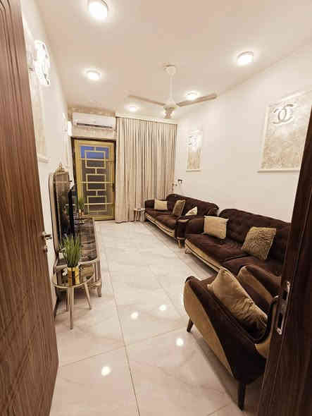 المساحة 50 متر 
الواجهة 3.30 والنزال 15 
الطابق الارضي صالة ومطبخ وغرفة نوم وخدمات ومنور 
الطابق الاول غرفتين نوم وخدمات 
الطابق الثاني غرفة نوم وبيتونة وسطح 
عرض الشارع 10 متر
***********
