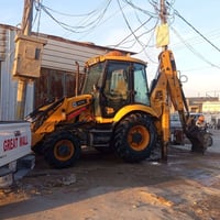 حفارة جي سي بي • موديل 2008 • بنجف