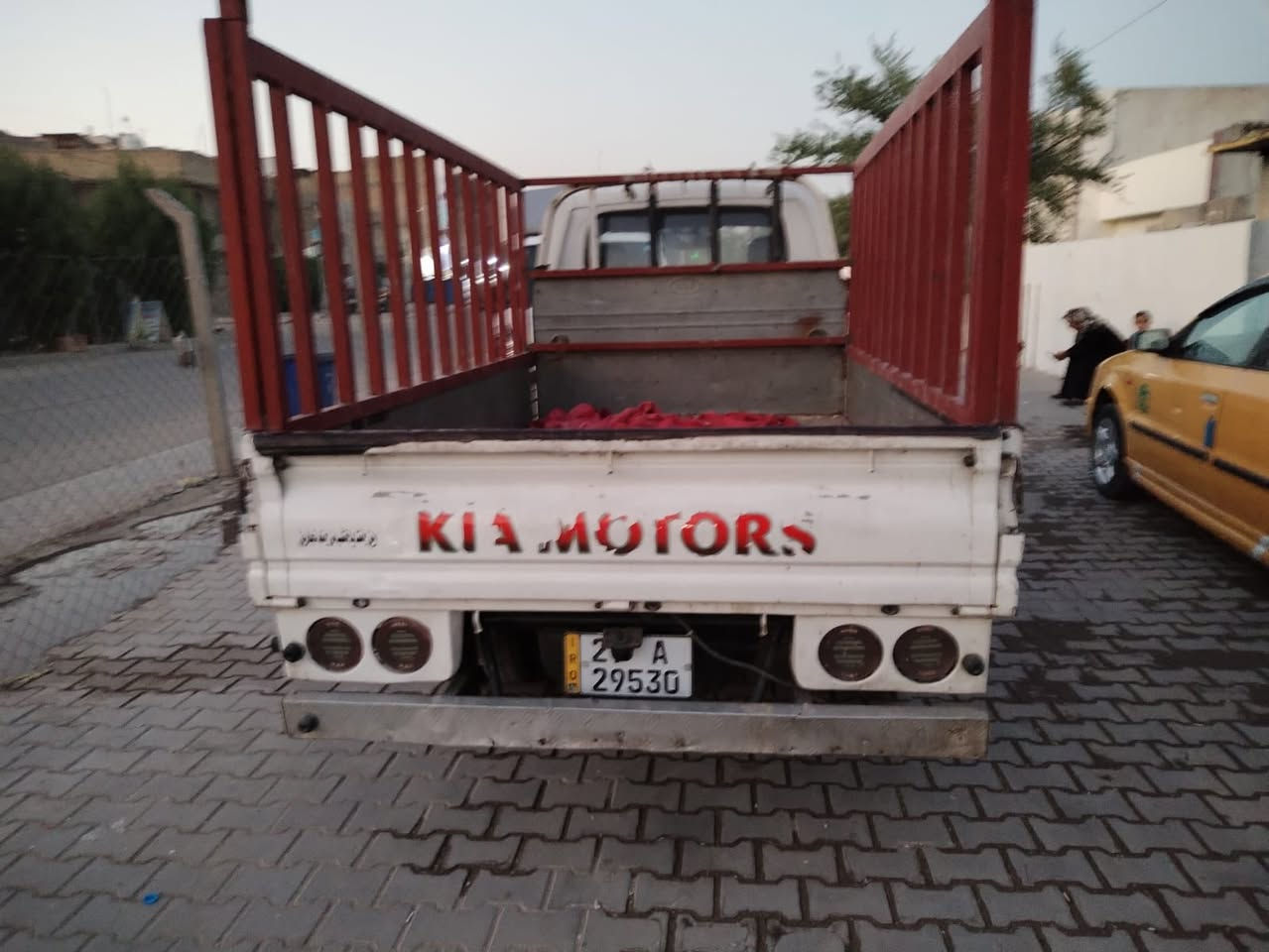 سلام عليكم كيه حمل 2015 للبيع رقم انكليزي واسط بسمي مكان بغداد الأمين الثانيه   بيه ضربة وبيه صبغ تقرير موجود  وبيه بل ربع ضربه صارت وره التقرير كدامك السيارة
‭٠٧٨٣ ٦٣٥ ٨٠٩٠‬
