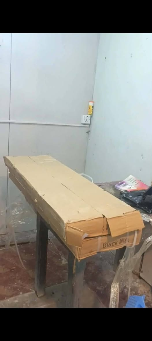 السلام عليكم 
رفوف ارضيه (دكسنات للبيع) 
عدد ثنين واحد مشدود والثاني بعده بالكارتونه 
وسله مال جبس بعدهه مامستعمله شخط واحد مابيهه 
مكاني خرنابات ***********
ادمن وافق
