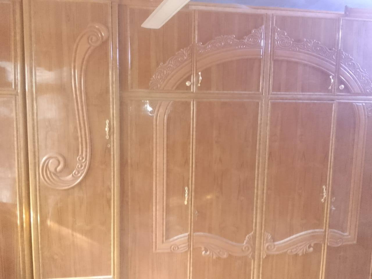 السلام عليكم متاح غرفت اخشاب تفصال عراقي نضيفه بيه ضرر قليل مستخدمه سنه 8قطع غرفه ضخمه و حلوه إستفسار خاص او واتساب ***********
العنوان بغداد حي اور فلكت صباح الخياط
