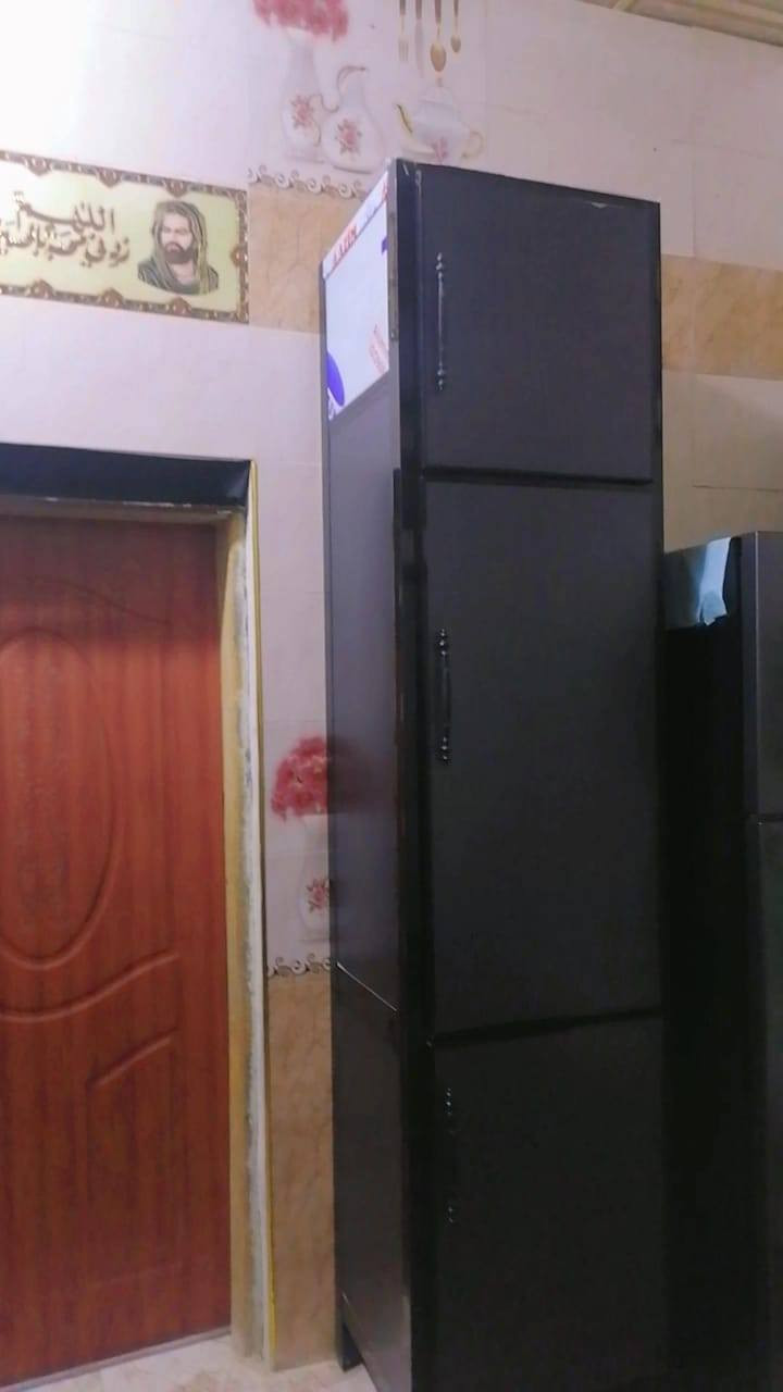 سلام عليكم كاونتر للبيع كله درجه اوله الشغل تركي الاوڤن والطباخ مو وياه السعر مليون 600 الرقم 0781581303 أو ***********
