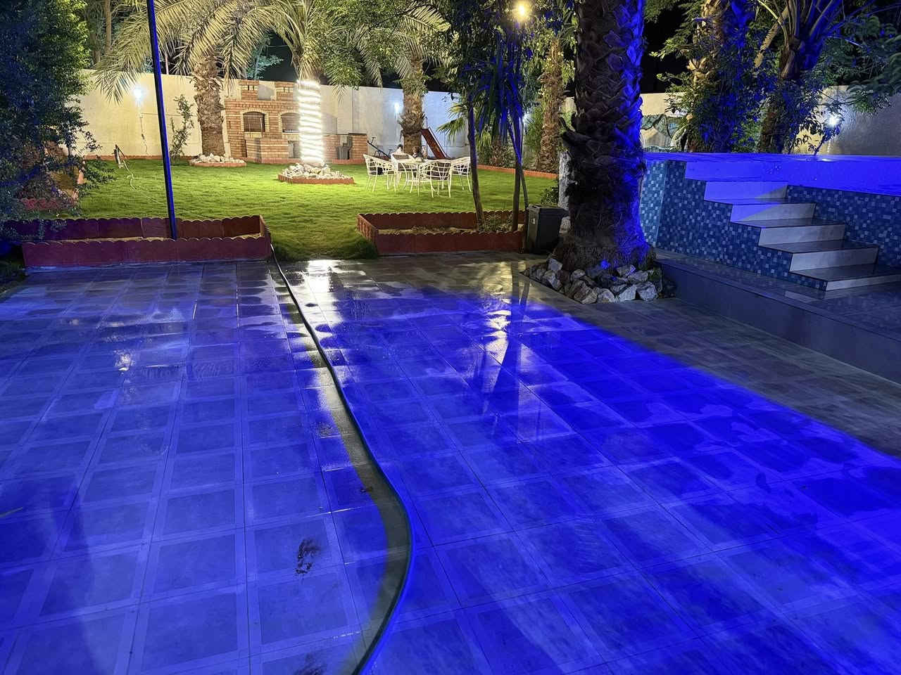 😍😍فر صه ستثماريه إيجار موسم كامل 😍😍
مزرعه موثثه كامله جديده مساحه نص دونم
رفعات كهربائيات كلها جديده غرفتين وصاله
كراج جبير حديقه جبيره جاهزه مجهزه موسمهاخير من الله ماء حلو ماء بئر 
ألعاب 
فيشه
منضده
بليارد
بلي 
ستفسار ***********
