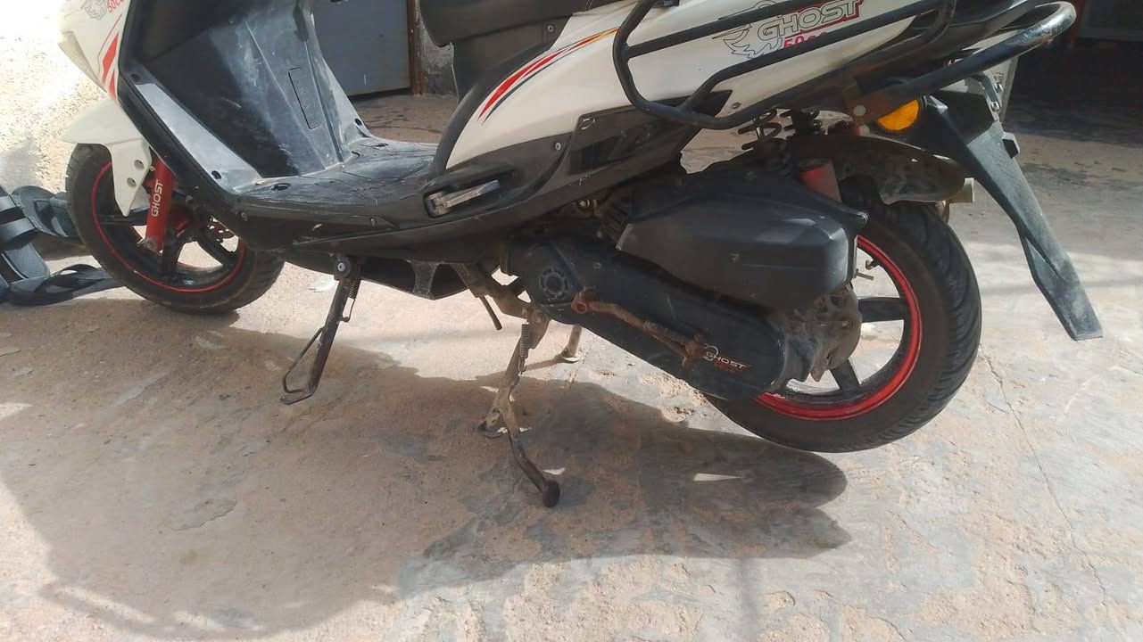 دراجه للبيع نوع سكنس نظيفه من كل  شيء ومستعجل على بيعتها السعر المطلوب 400
***********
